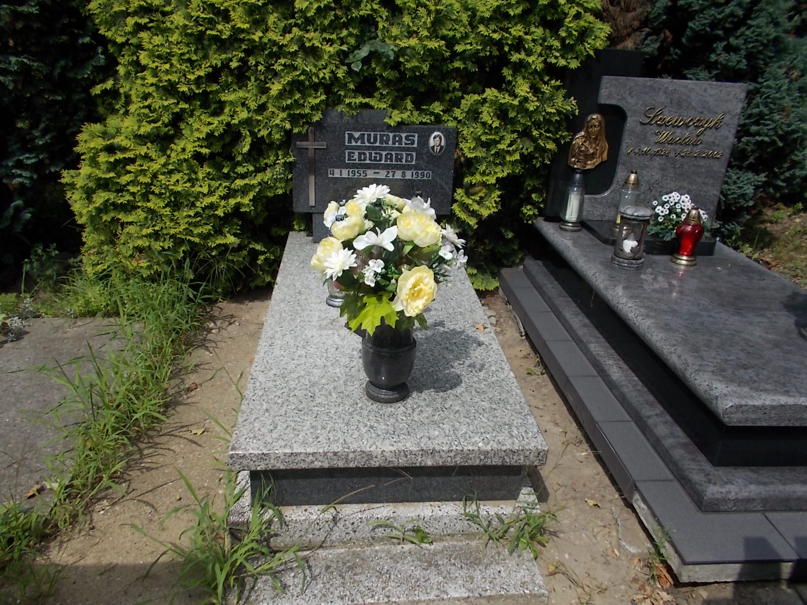 Grób Edward Muras